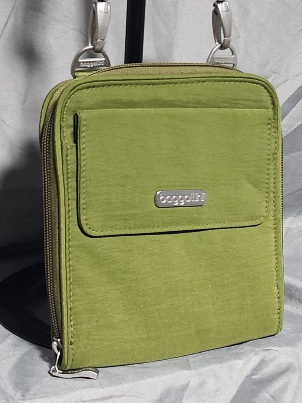 NWOT Baggallini RFID Blocking Moss Green Nylon Crossbody Purse